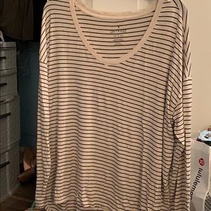 Oversized v-neck striped long sleeve